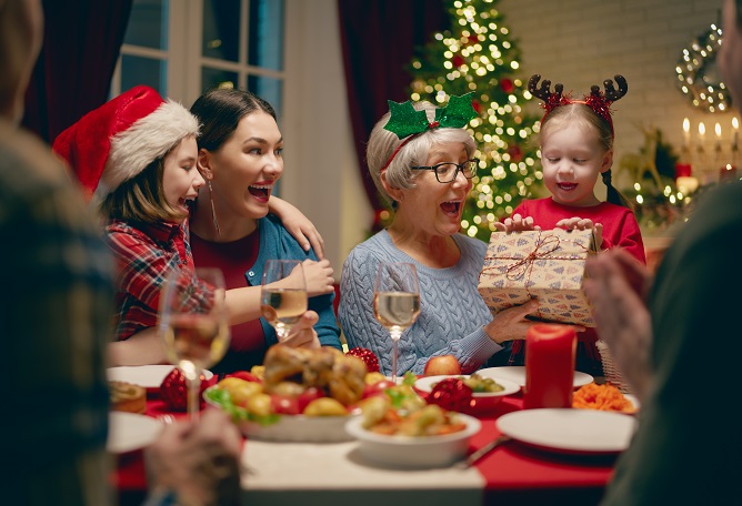 enjoy-the-holiday-season-with-your-family